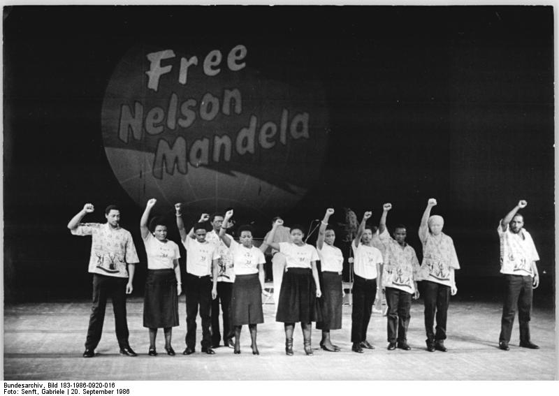 Bundesarchiv Bild 183-1986-0920-016, Berlin, Weltgewerkschaftskongress, Probe des Festprogramms.jpg