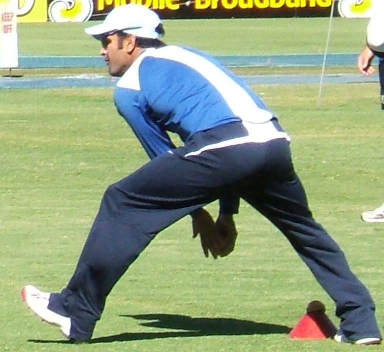MS Dhoni fielding.jpg